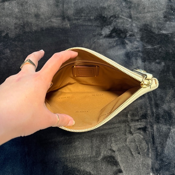 Coach Chalk Signature Horse & Carriage Jacquard Leather Zip Turnlock 26 Pouch - Picture 5 of 6